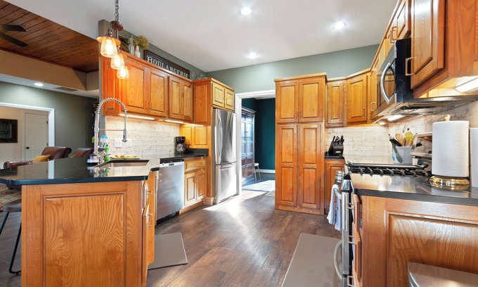 Millington House | Bur Oak House: Explore Michigan's Fall Wonders and Relax