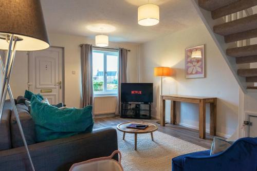 Little Stoke House | Burden close two bedroom house with garden