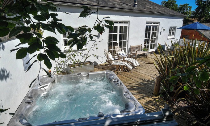 Ottery St Mary Cottage | Burrows