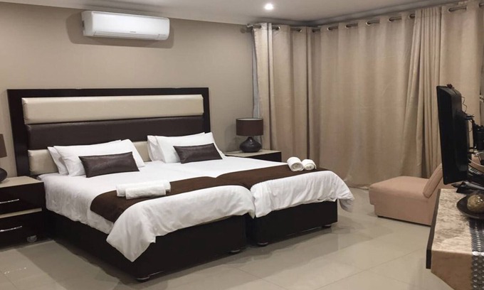 Greater Johannesburg Metropolitan Area House | Business Deluxe Suite