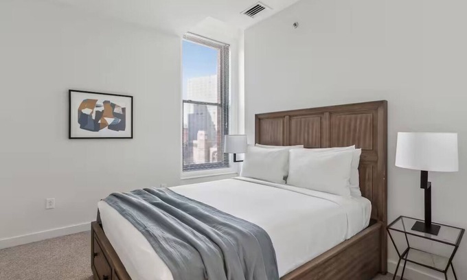 Downtown Pittsburgh Hotel | Business Hub | Spacious Apartment w/Kitchen & Laundry | Near Convention Center