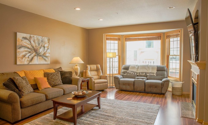 Minnetonka House | Business trip & couples friendly, 9 Miles to MPLS, Attached Garage, King Beds