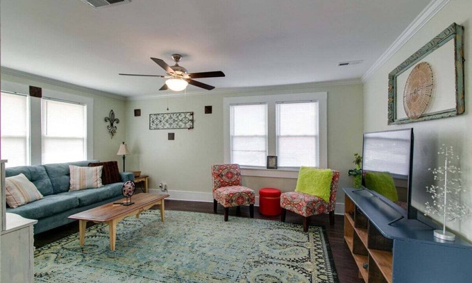 Clarksville House | Butterfly House 1021 Crossland Ave