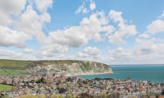 Swanage House | Butterfly Lodge Swanage Hillside with Bay Views Sleeps 6
