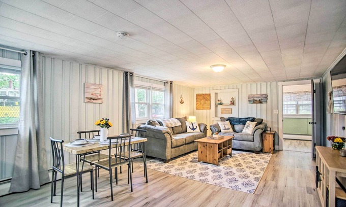 Buzzards Bay House | 'Buttermilk Cottage' - Cape Cod Escape w/Fire Pit