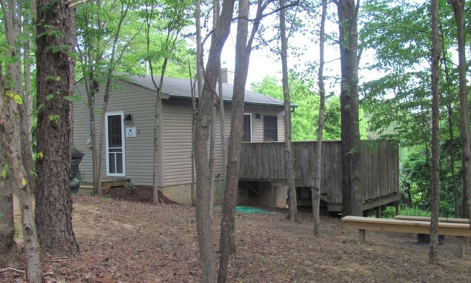 Laurelville Cottage | Button Buck--Cottage in Hocking Hills--Wood Burning Fireplace, and Pond