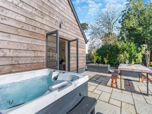 Goodwick House | Bwythyn Cudd