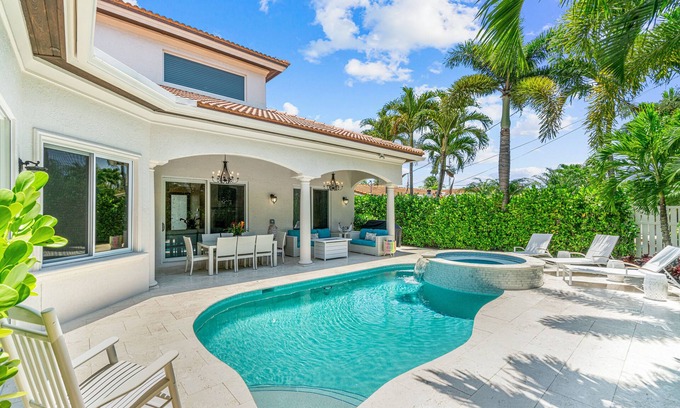 Lauderdale-by-the-Sea House | BY THE SEA VACATION VILLAS 5 STAR AQUABELLA 5/4 PRIVATE POOL WALK TO BEACH