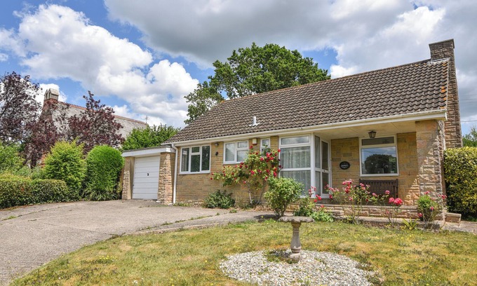 Axminster House | BYEWAYS, pet friendly, with a garden in Colyton