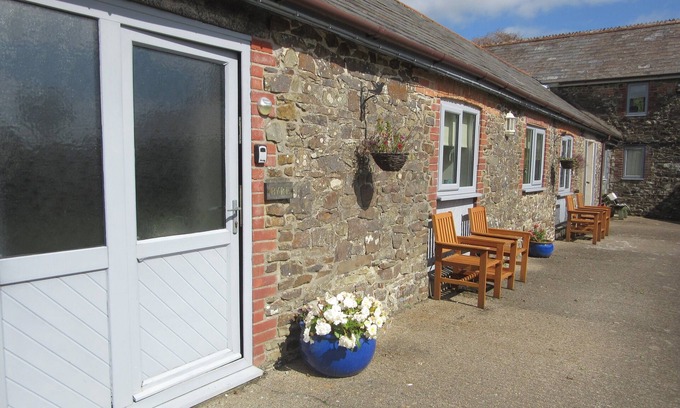 Bude Cottage | Byre, Character 1 bed 19th century cottage in peaceful location