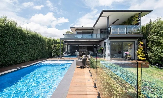 Mount Martha House | Byron by the Beach | Luxury Heated Pool and Views