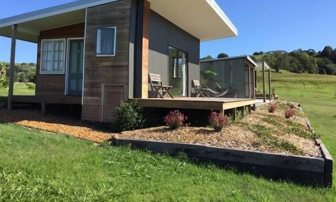 Byron Bay Cabin | Byron country cottage 2, 3km to Byron Bay, self-contained, bikes available
