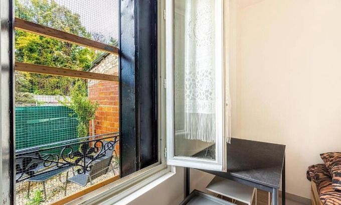 Bondy Apartment | Cénoslocs Bondy - Paris à vos pieds pour 4 personnes avec Jardin & Wifi