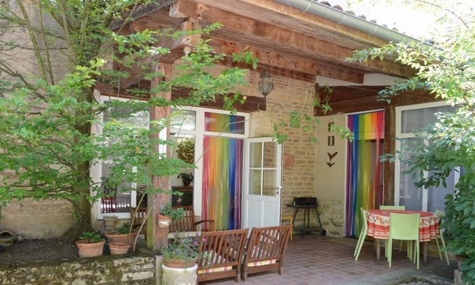 Laives House | Côté Cour - Laives - Gîte