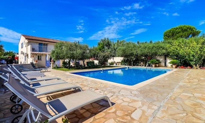 Beaucaire Apartment | Côté Oliviers 4P - Appt 4p climatisé avec piscine