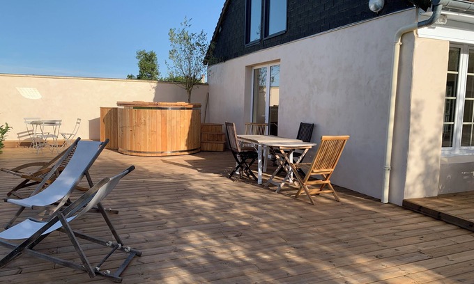 Belleme House | Cœur de Bellême : Maison Rénovée , Grand Jardin, Bain Suédois & vue Magique