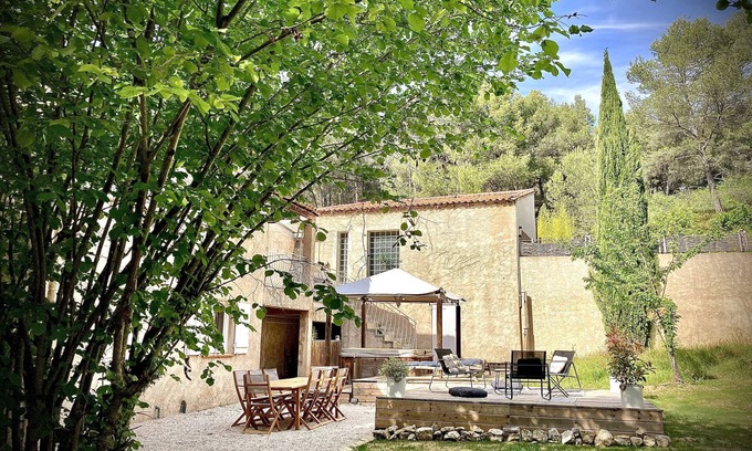 Simiane-Collongue House | Cœur de pin