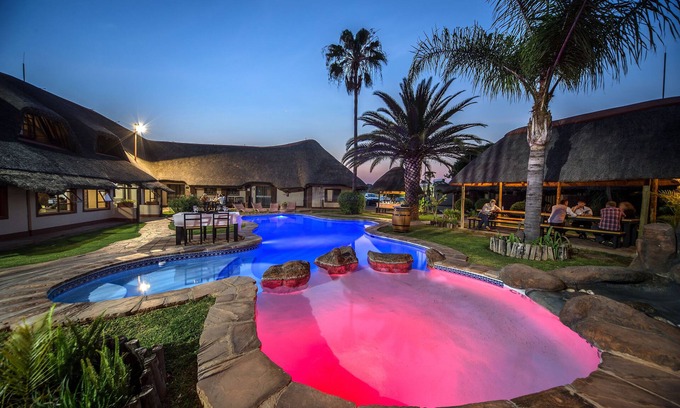 Otjiwarongo Hotel | C'est Si Bon Hotel