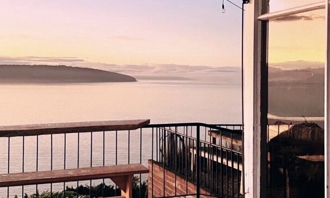 Dodges Ferry House | C l i f f T o p on P a r k unplug & recharge