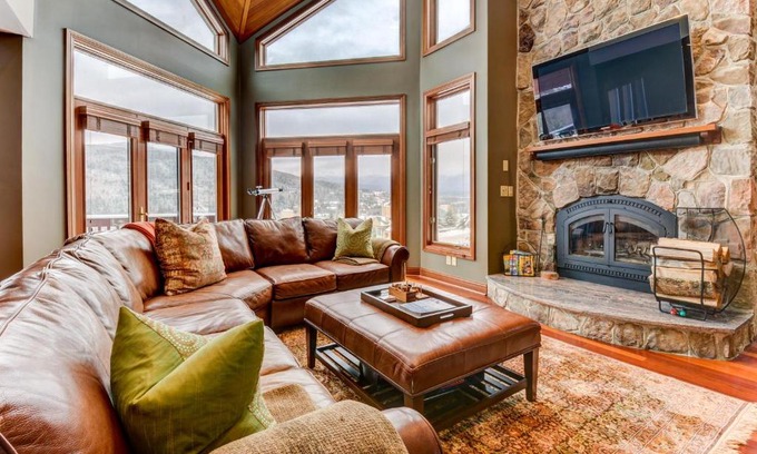 Bretton Woods Villa | C2 Luxurious townhome stunning views AC stone fireplace beautiful kitchen STEPS TO SKI TRAIL