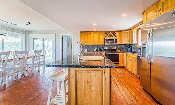 Carova Beach House | C9037 Sandy Cheeks. 4X4 Area, Canalfront, Private Pool, Hot Tub!