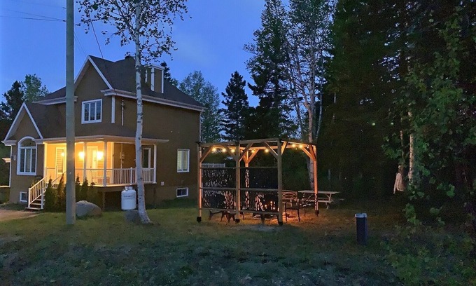 Petite-Riviere-Saint-Francois Ski Chalet | The Multi-Bois *Ski, Spa, Nature *