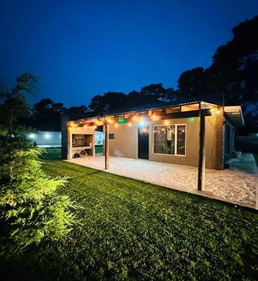 Necochea House | Cabaña en Villa del Deportista Villa Shalom