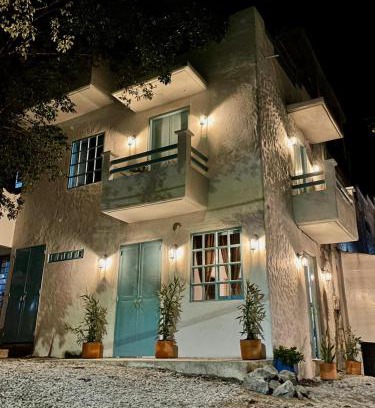 Puerto Triunfo House | Cabaña Villa Jardín - Aldea Doradal - Santorini Colombiano
