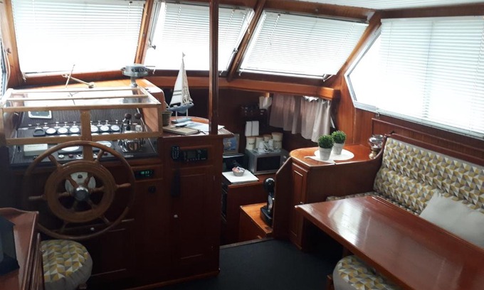 Flace Boat Rental | CABANA & Boat "Corus"