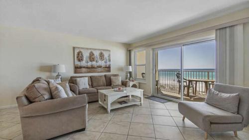 Crystal Beach Apartment | Cabana Club 206 Gulf Oceanfront, King Bed, private beach