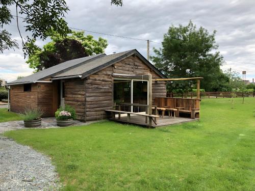 Brissac-Quince House | Cabane Au Bord D'un Étang