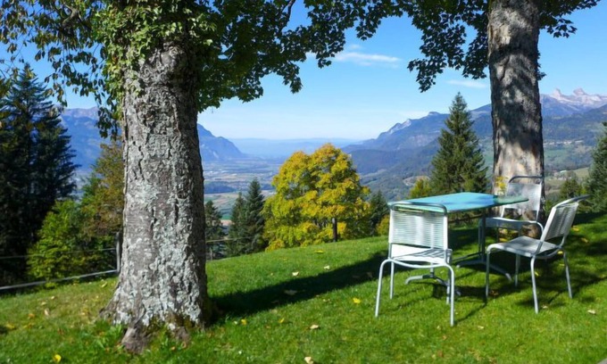 Les Posses-sur-Bex House | Cabane Béllerine by Interhome