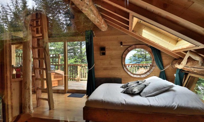 La Tour-dʼAuvergne Ski Chalet | Cabanes des Volcans