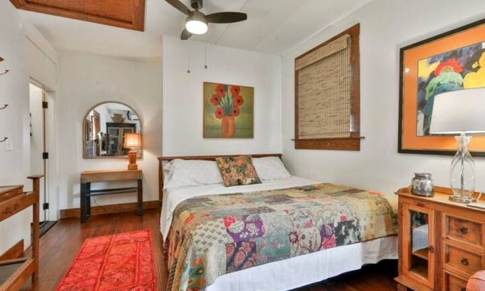 Cabbagetown Apartment | CABBAGETOWN STUDIO B