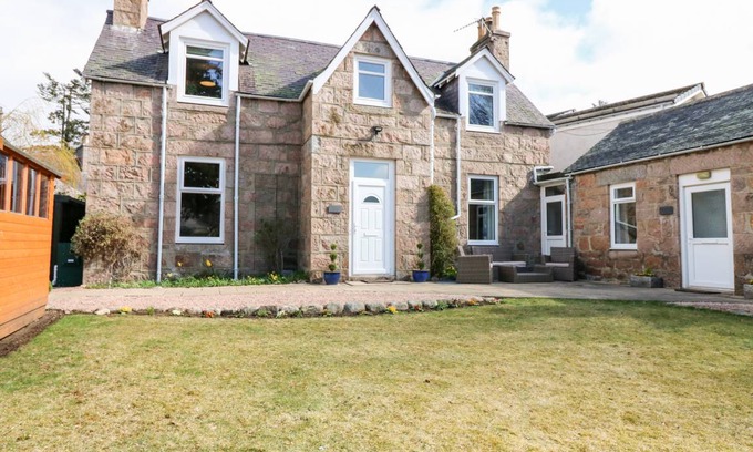 Ballater Cottage | Cabin ∙ 2 bedrooms ∙ 4 guests
