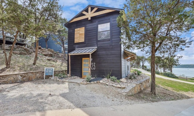 Graford Cabin | Cabin #23 Beneath The Stars: 10 mins to Rocker B! And on Possum Kingdom Lake