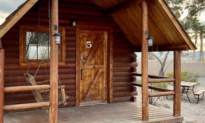 Ehrenberg Cabin | Cabin 5 · Cozy Studio Cabin!