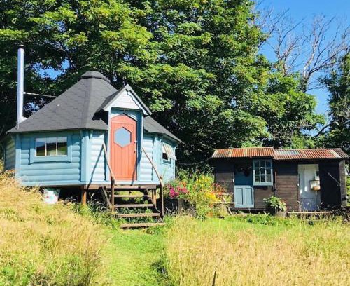 Looe Ski Chalet | Cabin and shepherds hut in Rural Cornwall for 2-6