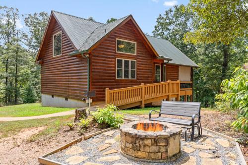 Cleveland House | Cabin For Two Near Helen w Spa Amenities