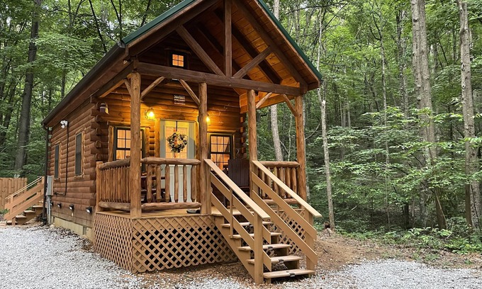 Laurelville Cabin | cabin in Hocking Hills Wifi, Walking Trail , close to Oldman cave attraction.