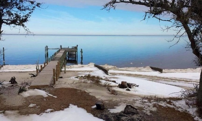 Manns Harbor Cabin | Cabin in the woods on the water hidden away at the beach