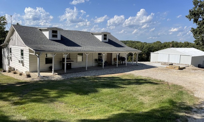 Lake Ozark House | Cabin location in the middle of town! 3 bed/1 bath