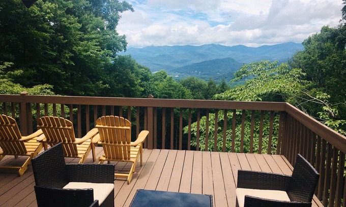 Swannanoa Cabin | Cabin, Mtn. Views, w/Hot Tub, Min’s to Asheville or Black Mtn., 3K SF 3 Story!