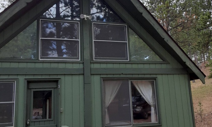 Rapid City Cabin | Cabin nestled in the Pines near Lake Pactola! ATV trails! Mt Rushmore! WI-FI