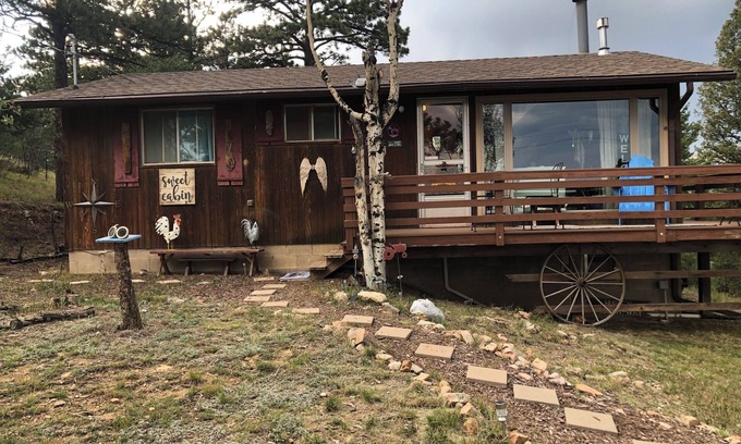 Bailey Cabin | Cabin on a mountain in a forest