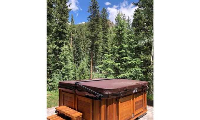 Dumont Cabin | Cabin on the Creek with Hot Tub and Steam Shower