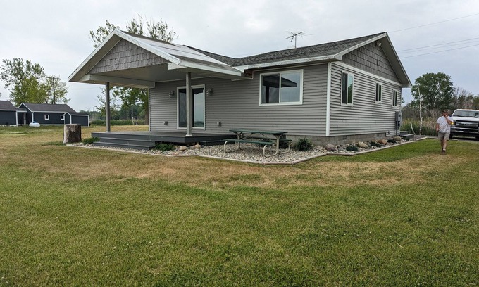 Pinconning Cabin | CABIN ON THE SAGINAW BAY