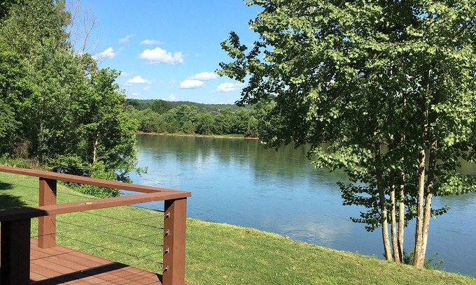 Calico Rock Cabin | Cabin on the White River with WOOD BURNING FIREPLACE