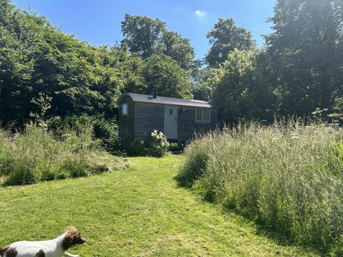 Bletchley House | Cabin Retreat in Bedford - Sleeps 2 & Free parking