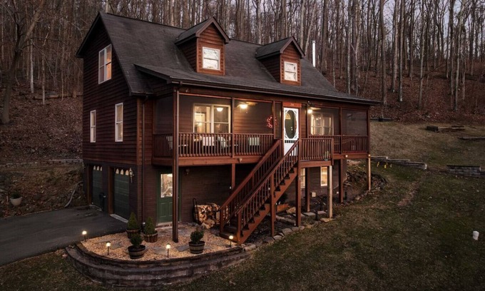 Linden Cabin | Cabin Retreat in Virginia Wine Country – Hot Tub, Theater Room & Pet-Friendly